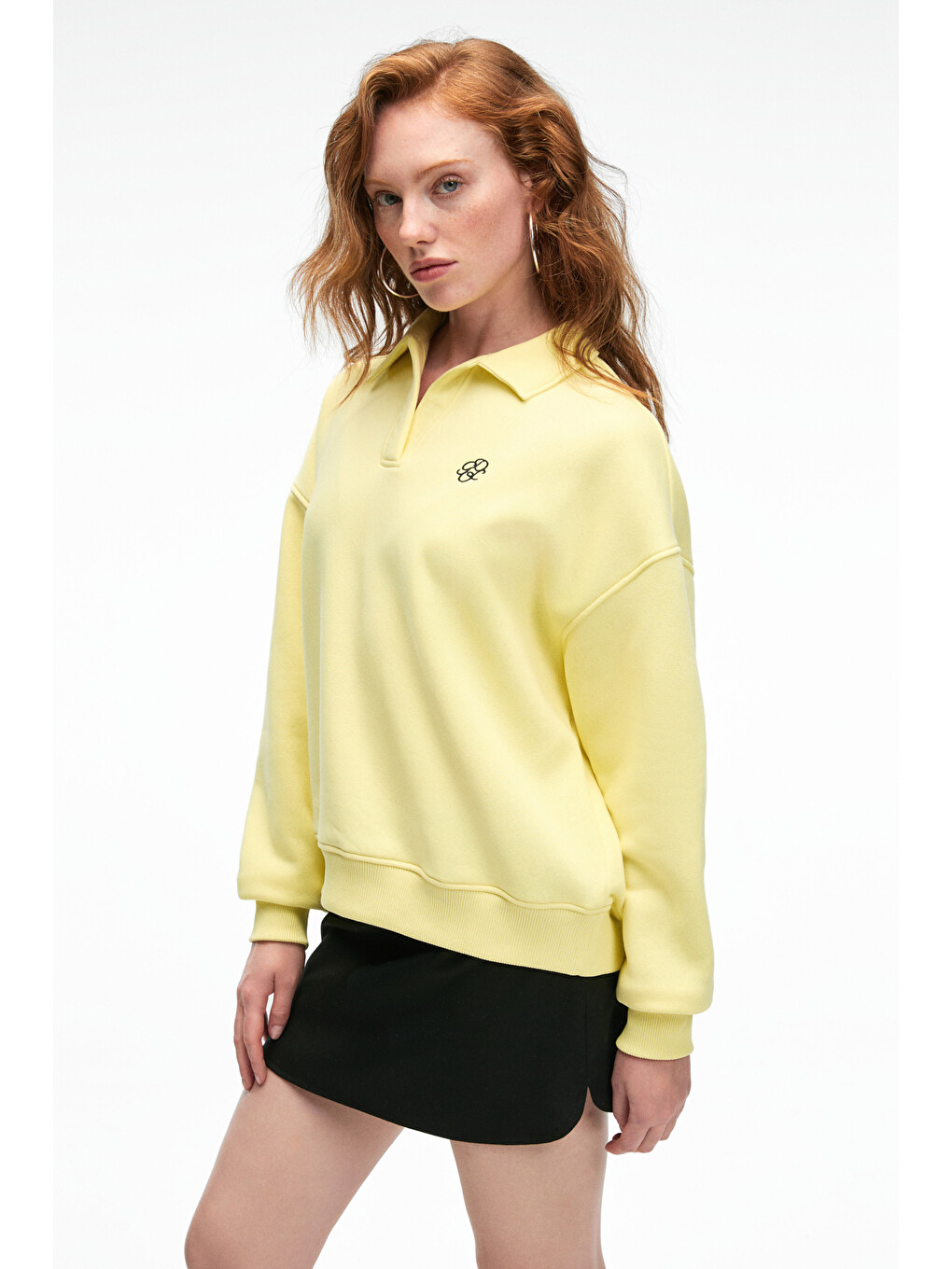 Odessa Kadın Polo Yaka Oversize Göğüs Nakış Detaylı Patlı Sarı Sweatshirt-1