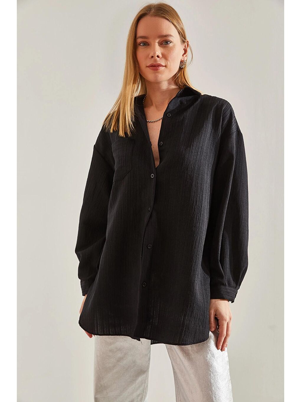 Siyah Kadın Bella Kumaş Tek Cepli Oversize Gömlek-1