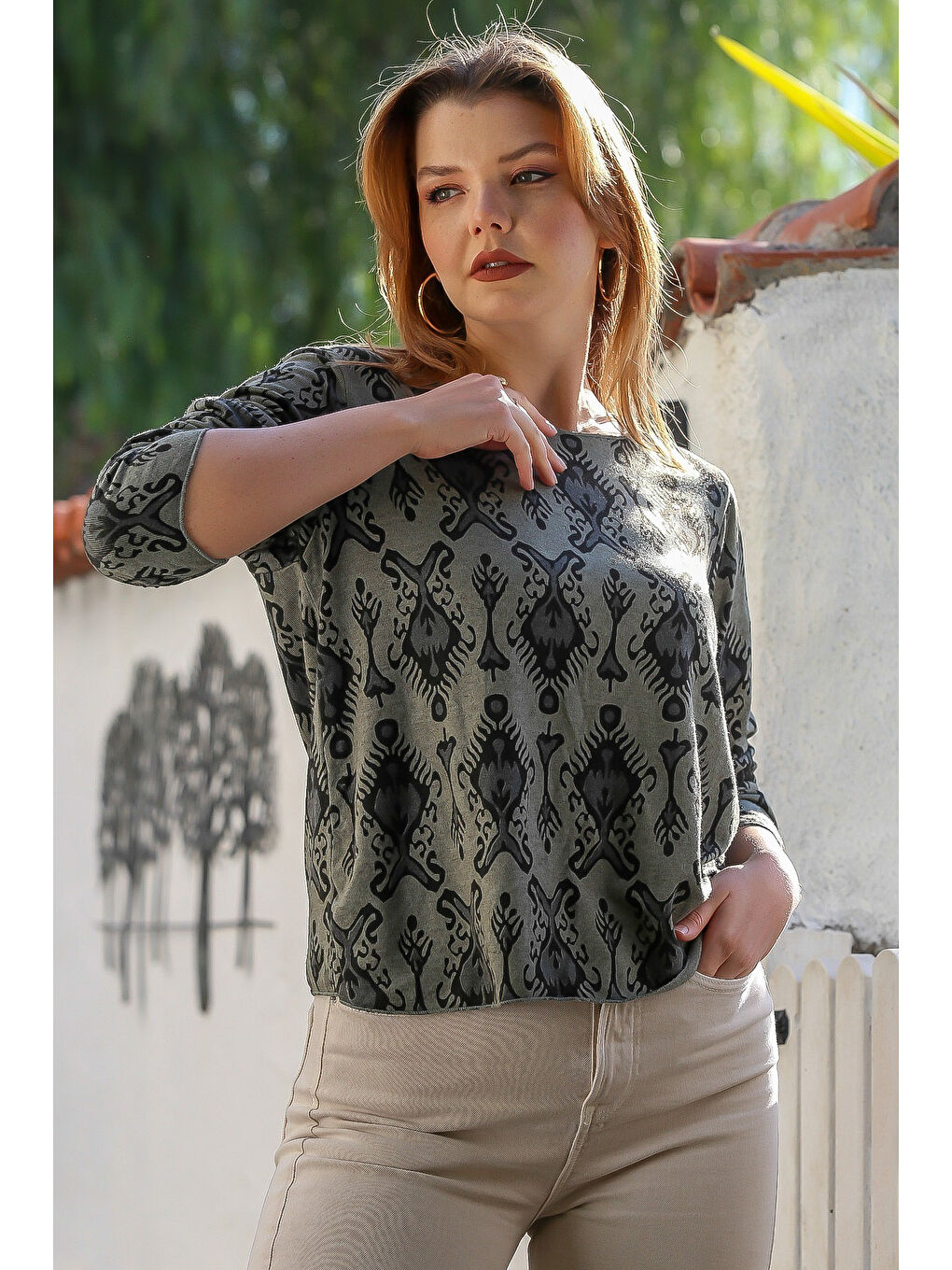 İtalyan Haki Kayık Yaka Uzun Kol Etnik Desenli Allover Baskılı Casual Örme Bluz 65 60