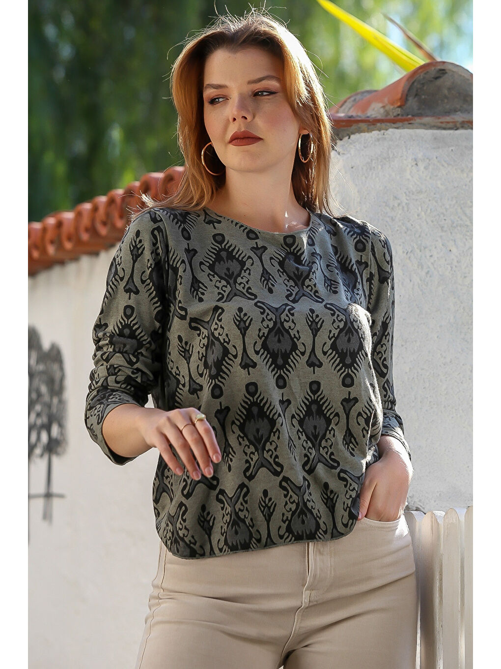 İtalyan Haki Kayık Yaka Uzun Kol Etnik Desenli Allover Baskılı Casual Örme Bluz 65 60-2