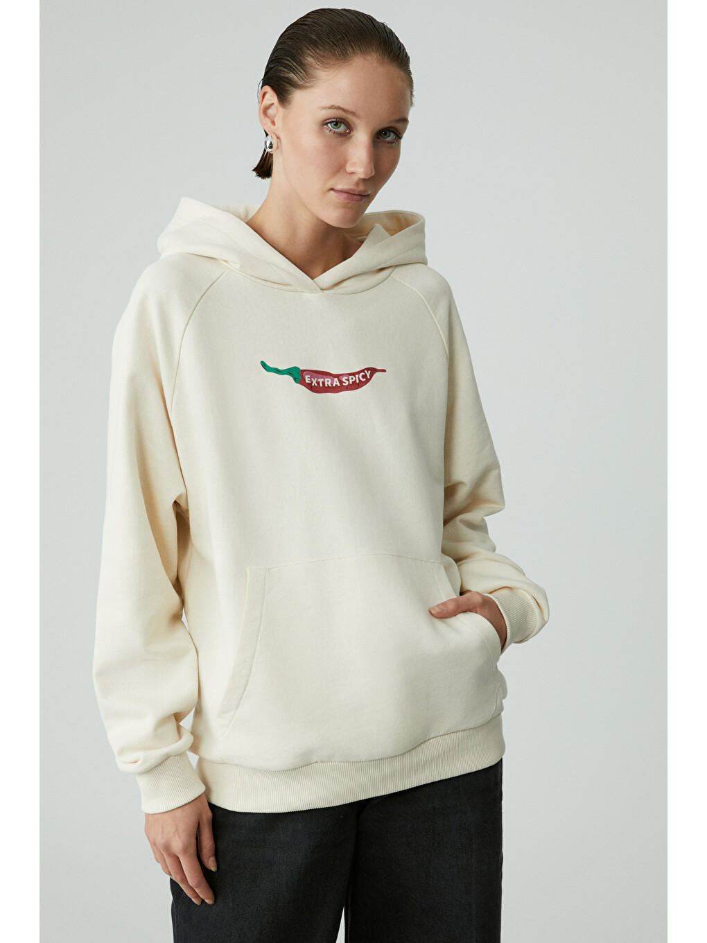 Chıllı Kadın Oversize Şardonlu Kapüşonlu Baskılı Kanguru Cepli Ekru Sweatshirt