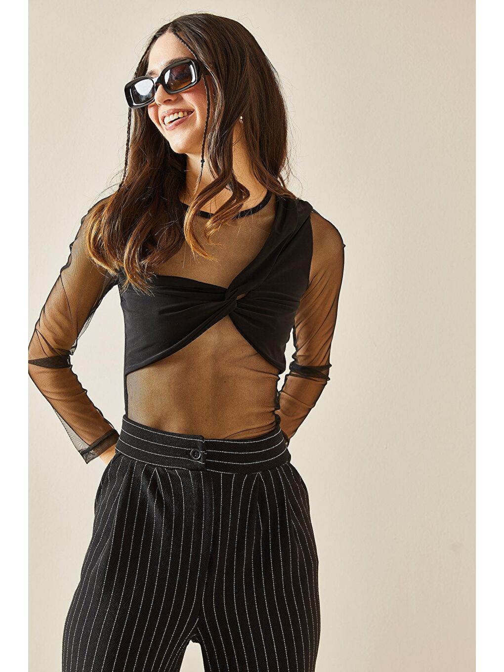 Siyah Bisiklet Yaka Düğümlü Transparan Bluz 5YXK2-48368-02-2