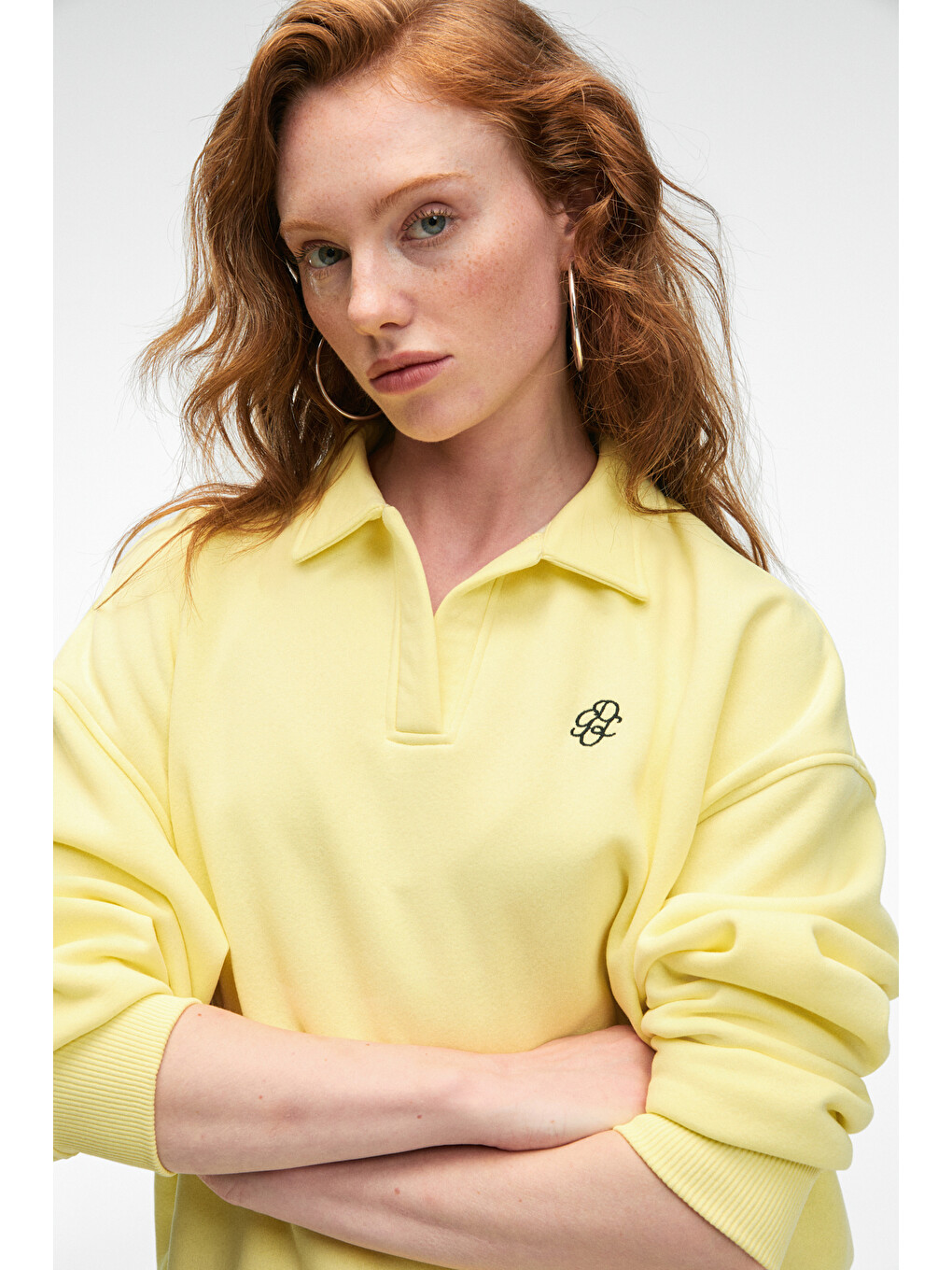 Odessa Kadın Polo Yaka Oversize Göğüs Nakış Detaylı Patlı Sarı Sweatshirt-2