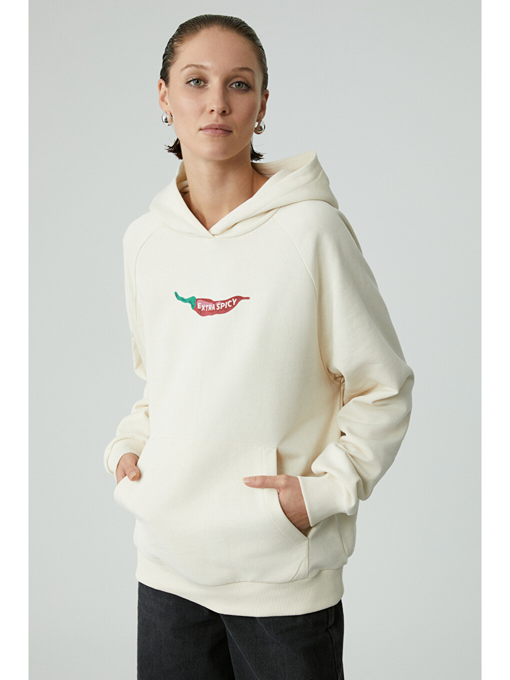 Chıllı Kadın Oversize Şardonlu Kapüşonlu Baskılı Kanguru Cepli Ekru Sweatshirt-1