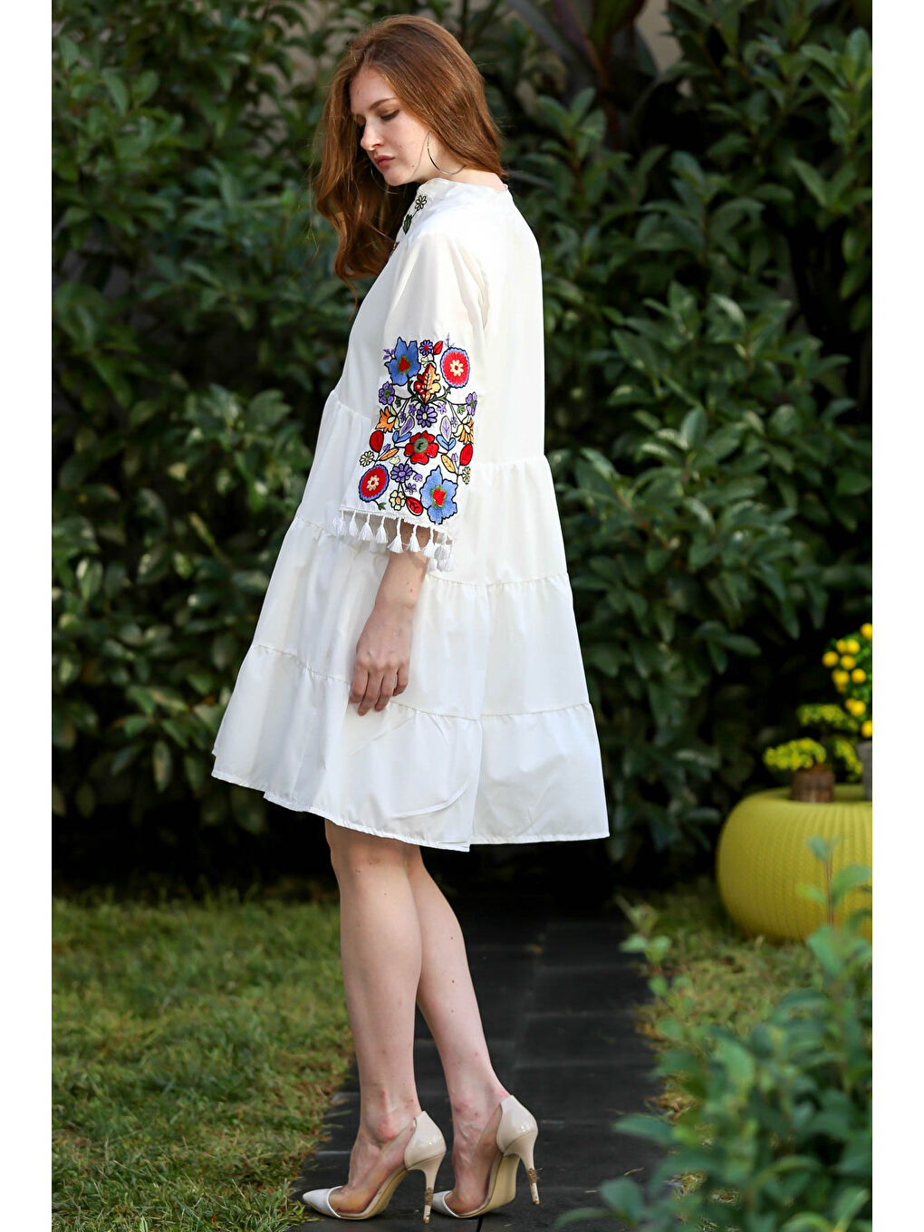 Kadın Beyaz Bohem Yaka ve Kolları Çiçek Nakışlı Saçaklı Elbise M10160000EL96242-4