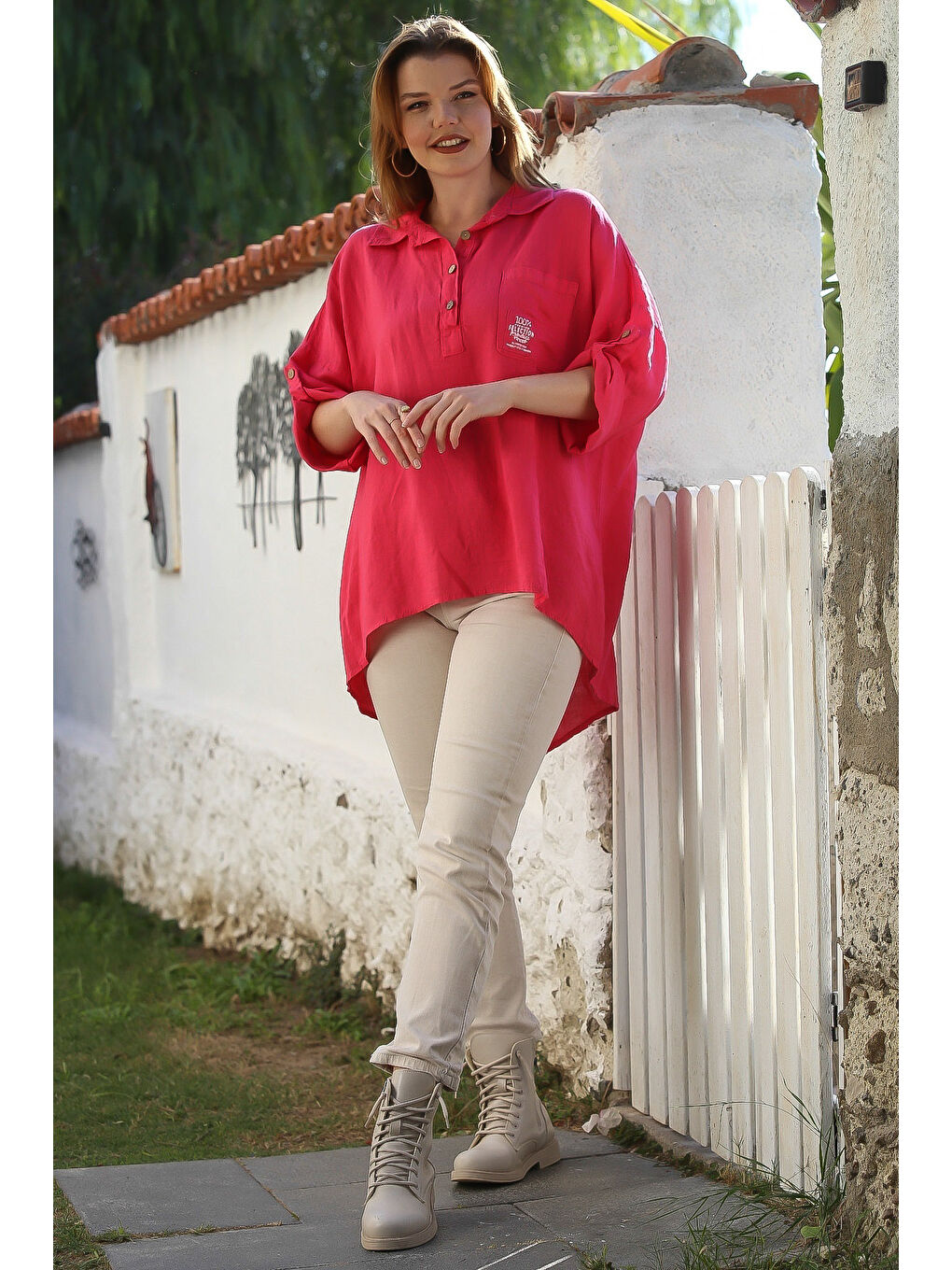 Kırmızı İtalyan Narçiçeği Gömlek Yaka Düğmeli Uzun Kollu Cepli Keten Arkası Uzun Oversize Dokuma Bluz 75 70-4