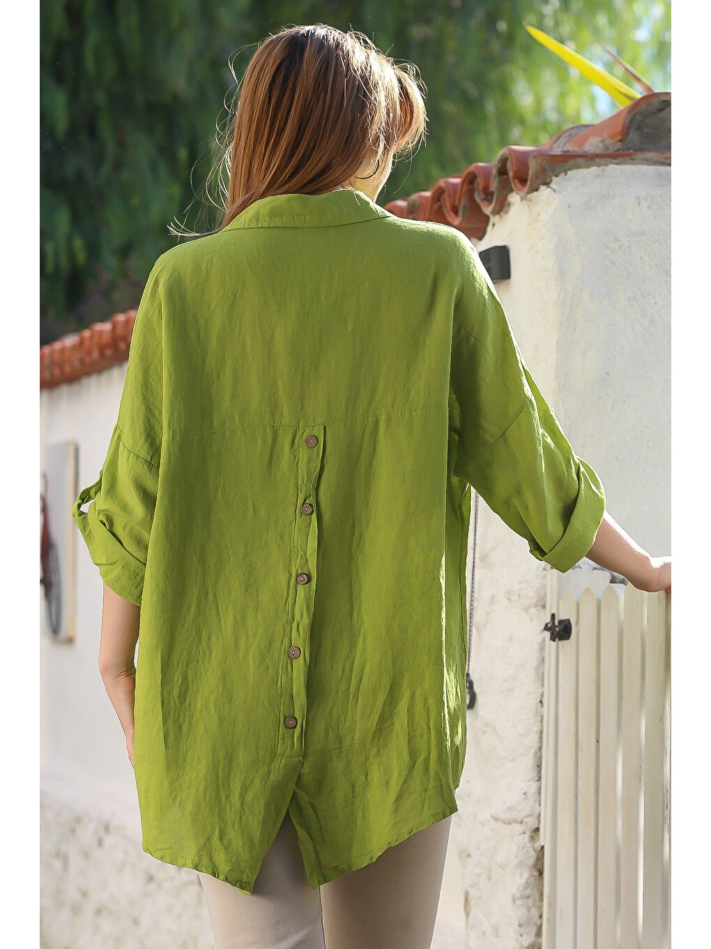 İtalyan Fıstık Yeşili Gömlek Yaka Düğmeli Uzun Kollu Cepli Keten Arkası Uzun Dokuma Bluz 75 70-5