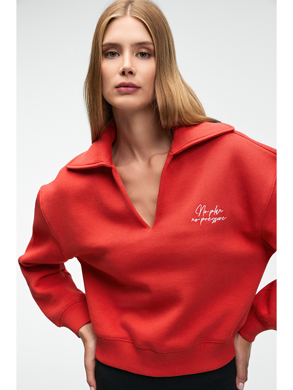 Hanel Kadın V Gömlek Yaka Nakış Detaylı Regular Fit Kırmızı Sweatshirt-1