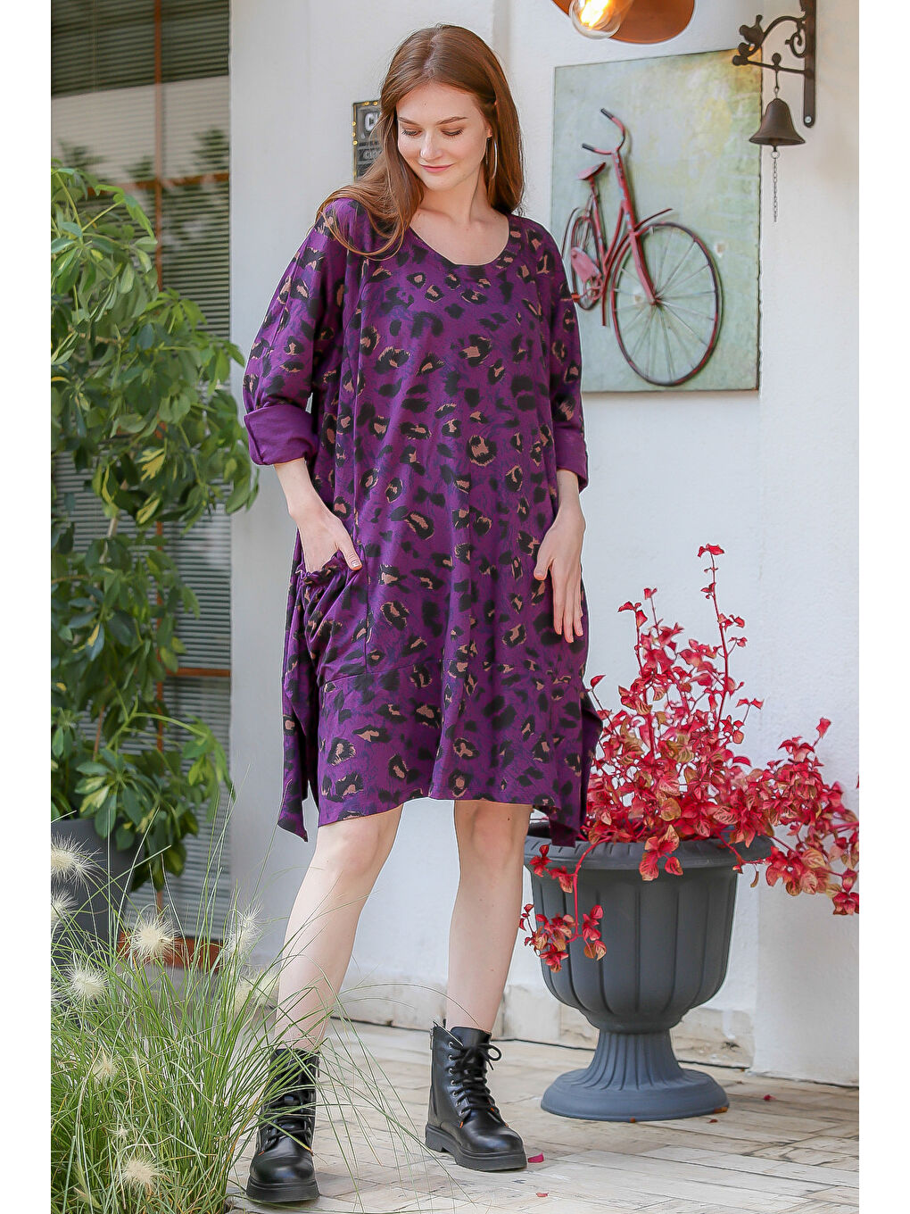 Kadın Mor İtalyan Sıfır Yaka Leopar Desenli Fırfır Cepli Oversize Uzun Kol Elbise M10160000EL94085-6