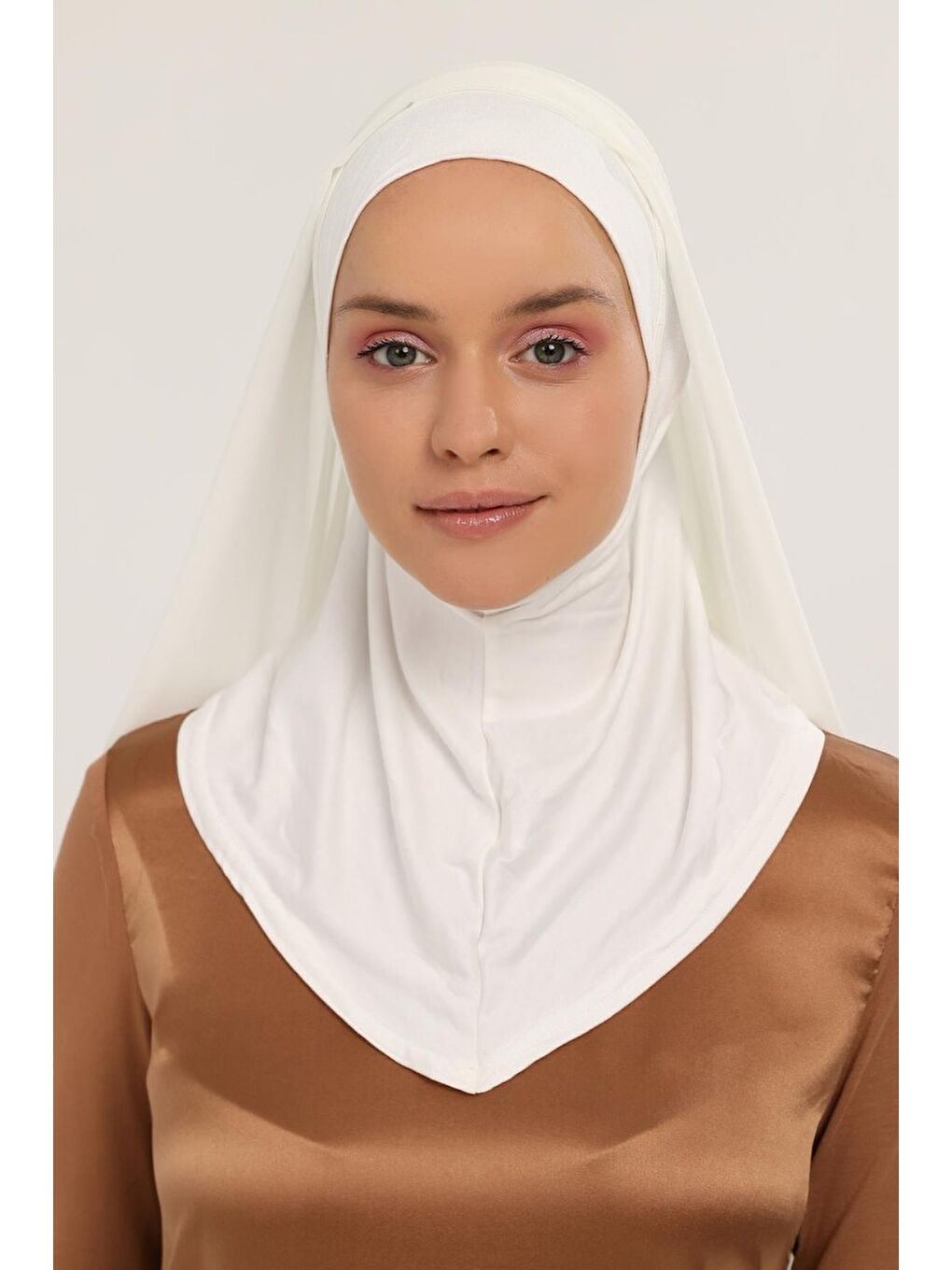 Ekru Hazır Lüks Pratik Hijablı Şifon Şal