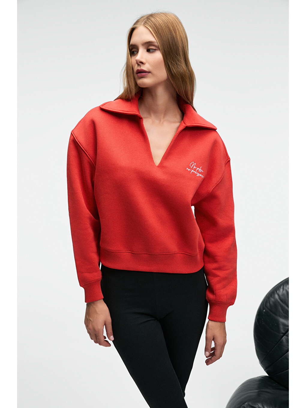 Hanel Kadın V Gömlek Yaka Nakış Detaylı Regular Fit Kırmızı Sweatshirt-2