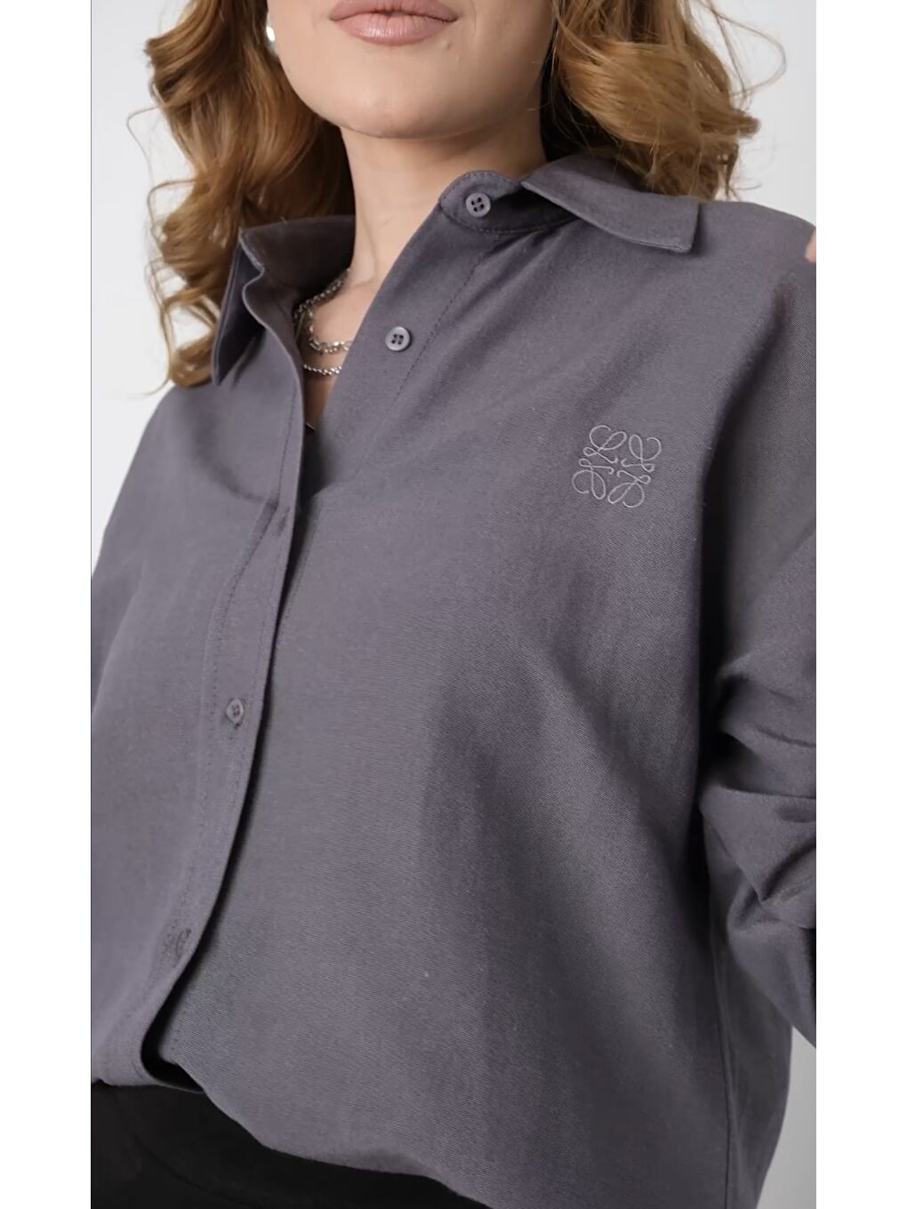 Gri Nakışlı Keten Pamuk Oversize Kumaş Uzun Kollu Gömlek-2