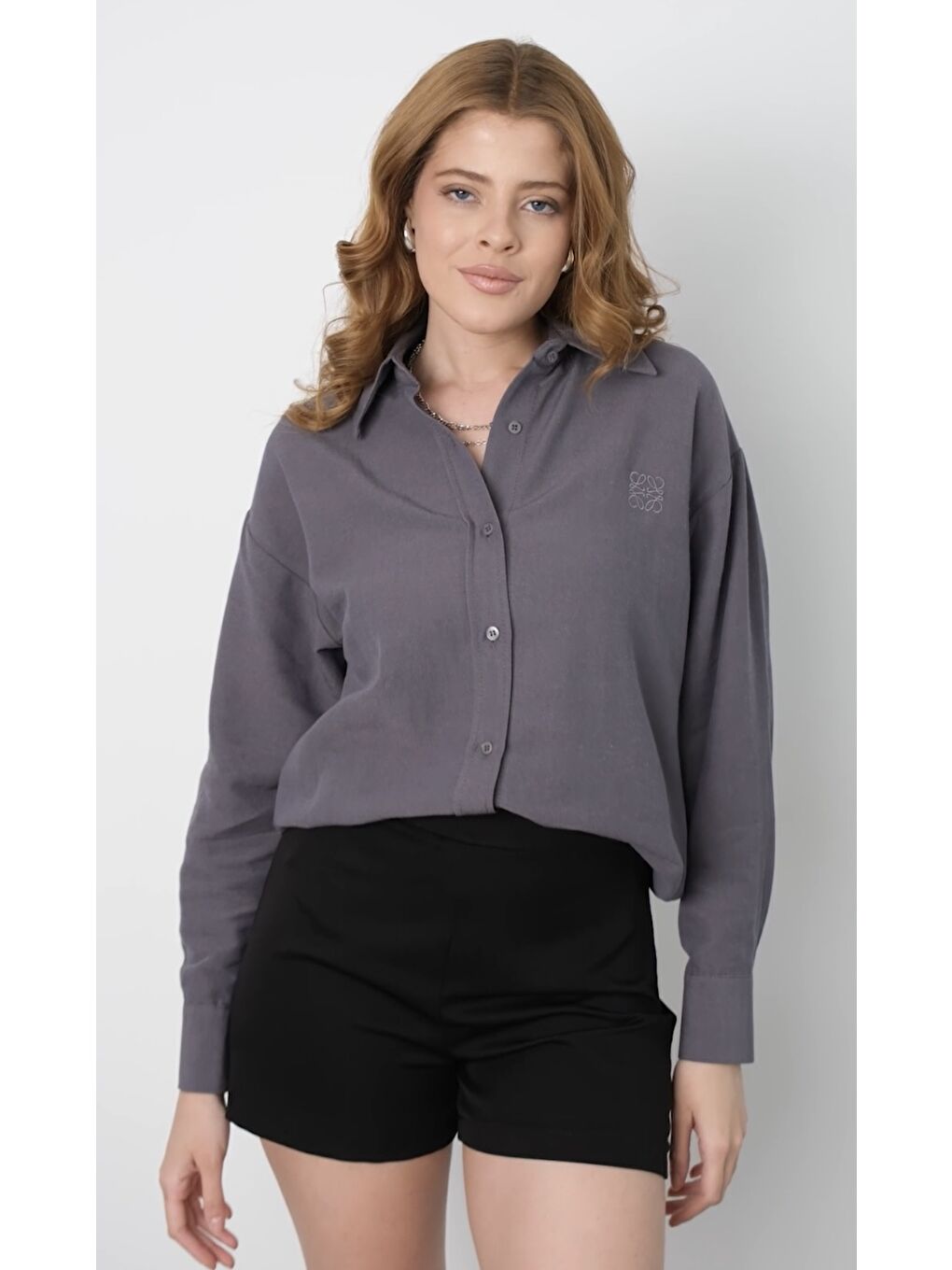 Gri Nakışlı Keten Pamuk Oversize Kumaş Uzun Kollu Gömlek-3