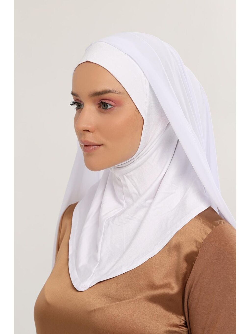 Beyaz Hazır Lüks Pratik Hijablı Şifon Şal