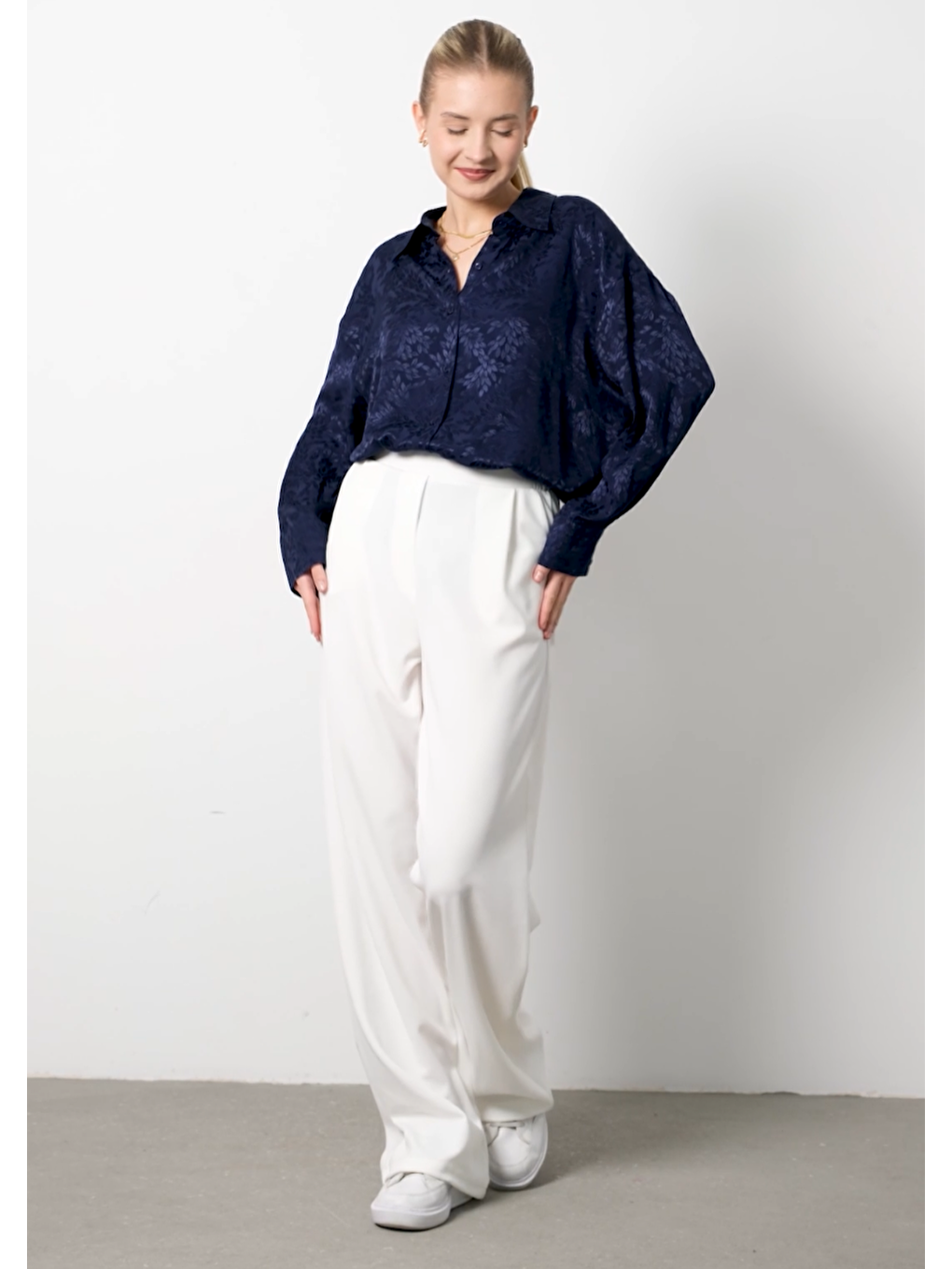 Mavi İç Göstermeyen Jakarlı Oversize Uzun Kadın Gömlek-4