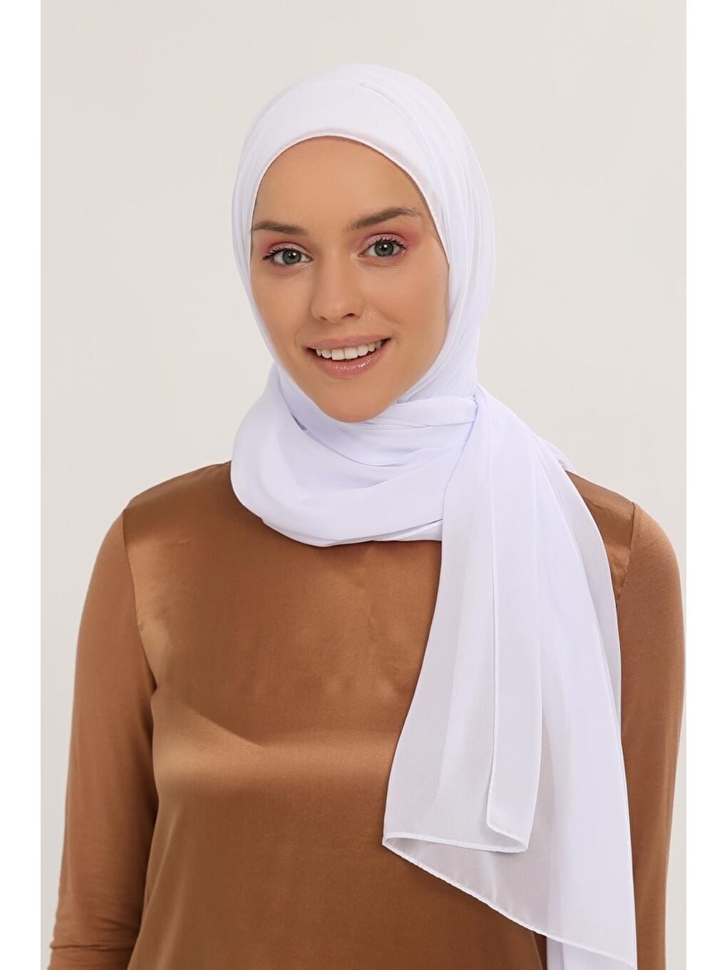 Beyaz Hazır Lüks Pratik Hijablı Şifon Şal-1