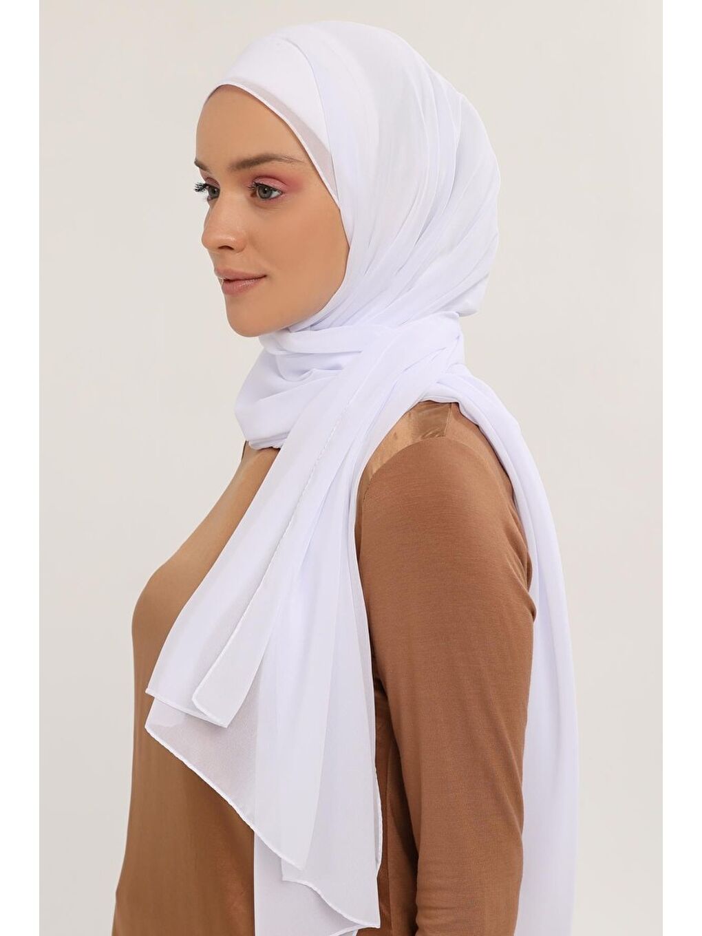 Beyaz Hazır Lüks Pratik Hijablı Şifon Şal-2