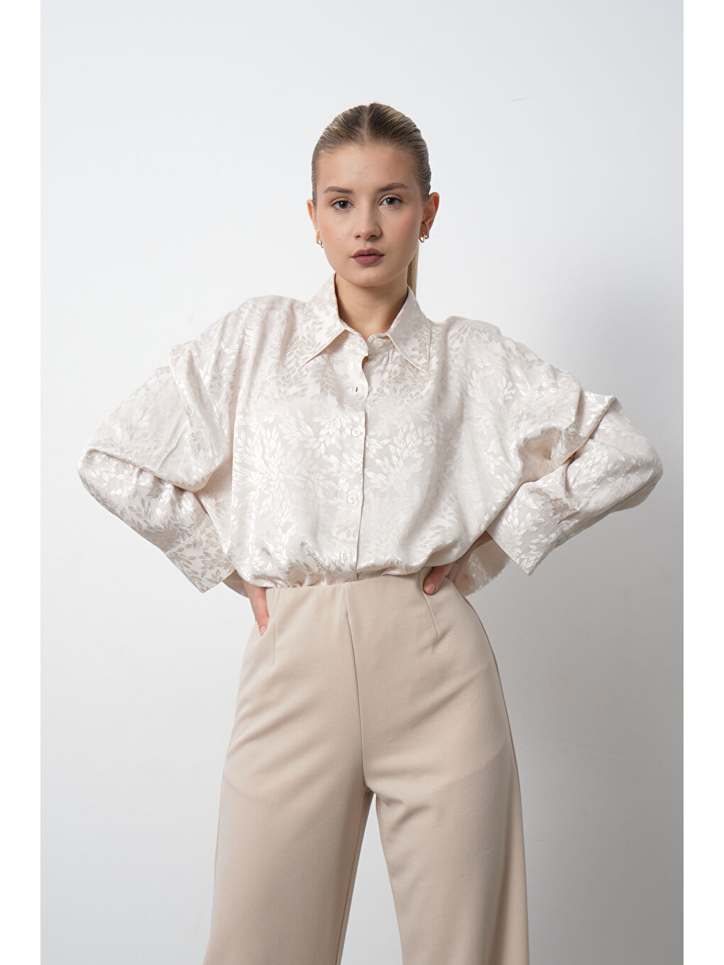 Bej İç Göstermeyen Jakarlı Oversize Uzun Kadın Gömlek-3