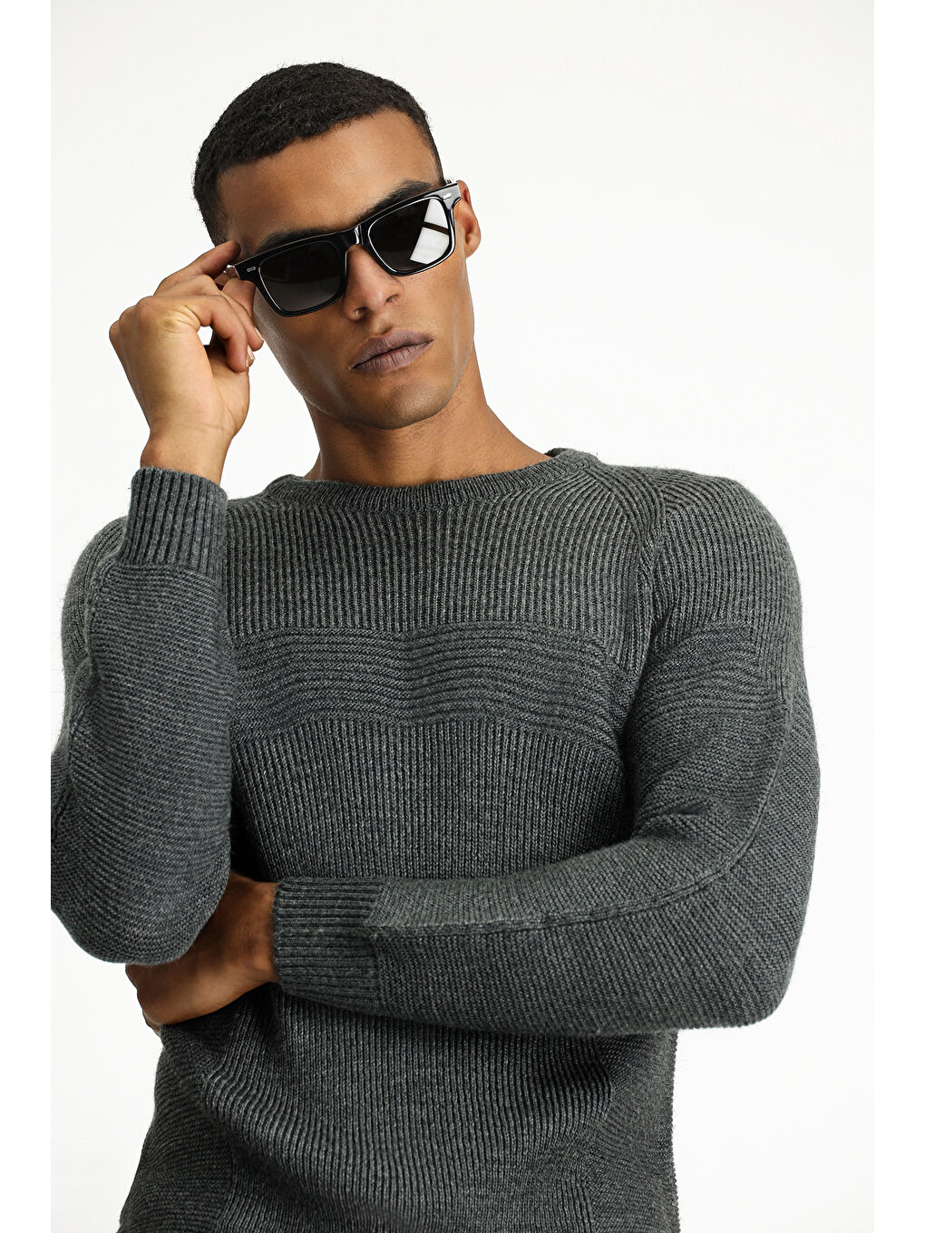 Antrasit Bisiklet Yaka Regular Fit Dikişsiz Desenli Triko Kazak