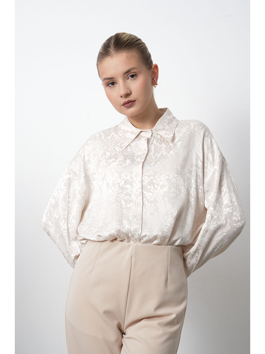 Bej İç Göstermeyen Jakarlı Oversize Uzun Kadın Gömlek-4