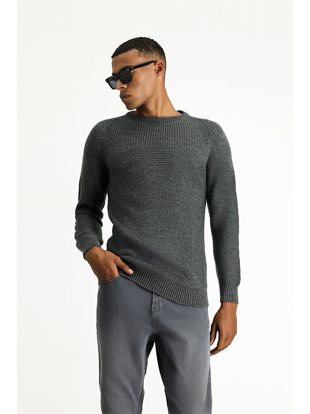 Antrasit Bisiklet Yaka Regular Fit Dikişsiz Desenli Triko Kazak-1