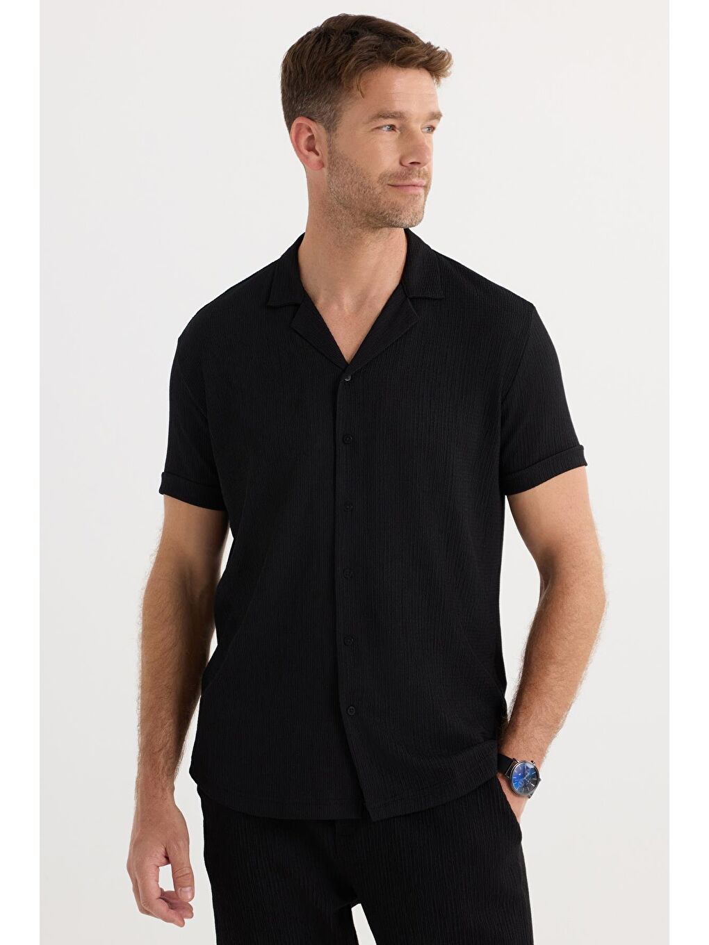 Erkek Slim Fit Dar Kesim Apaş Yaka Beli Bağcıklı Siyah Gömlek Şort Takım-1