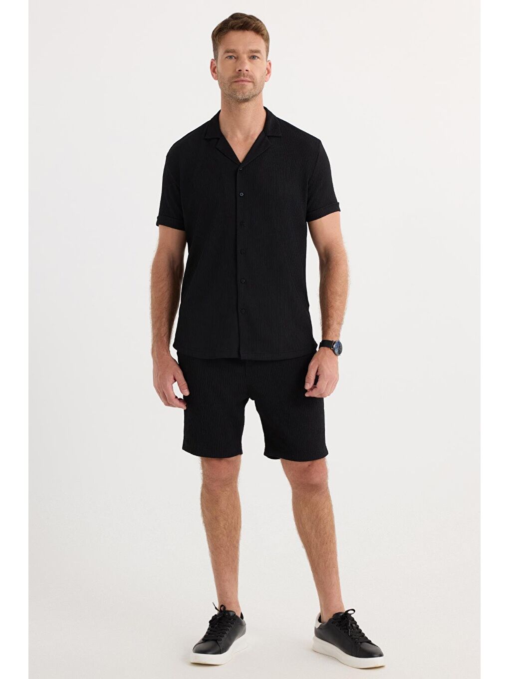 Erkek Slim Fit Dar Kesim Apaş Yaka Beli Bağcıklı Siyah Gömlek Şort Takım-3