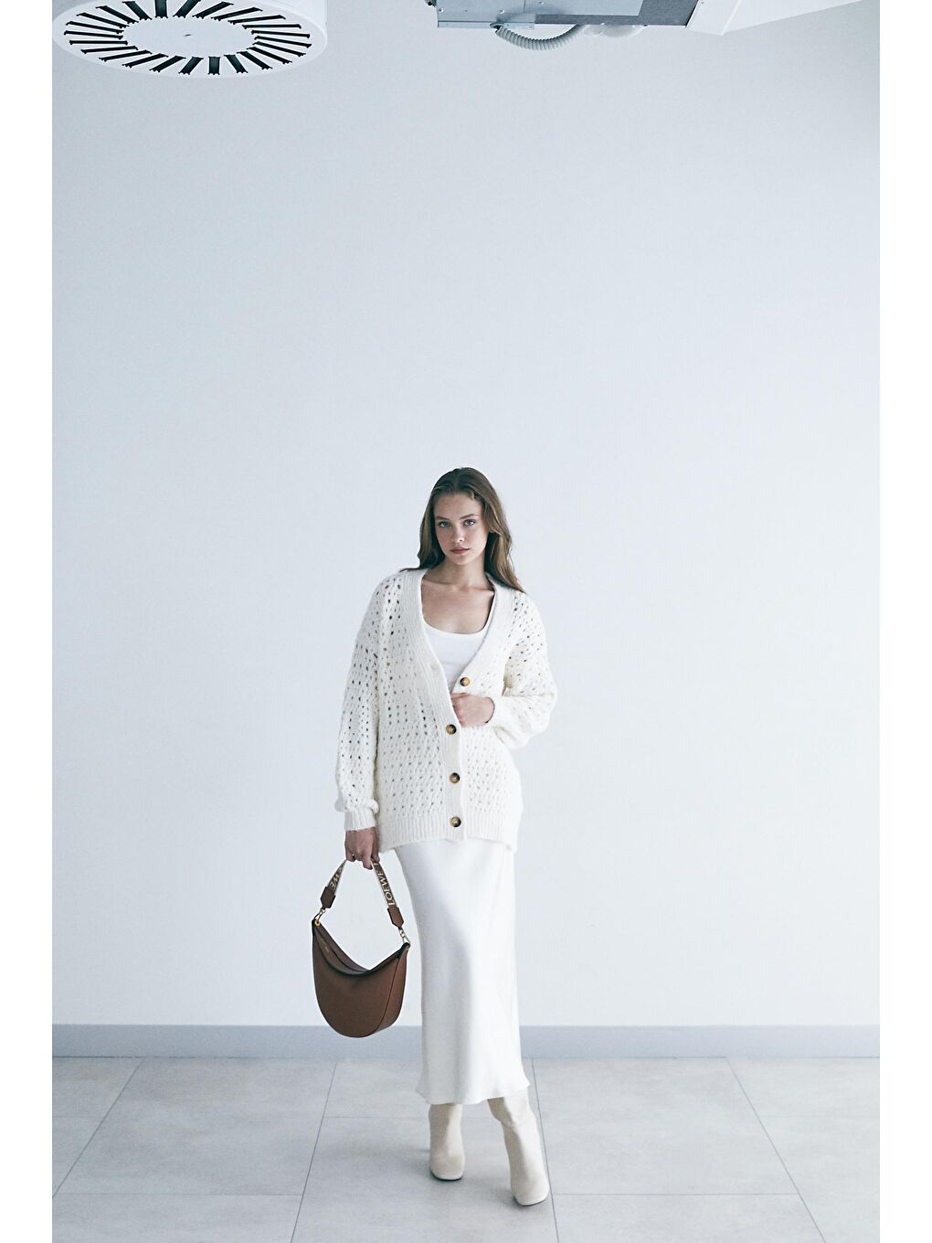 Ekru File Delik Örgülü V Yaka Hırka-3