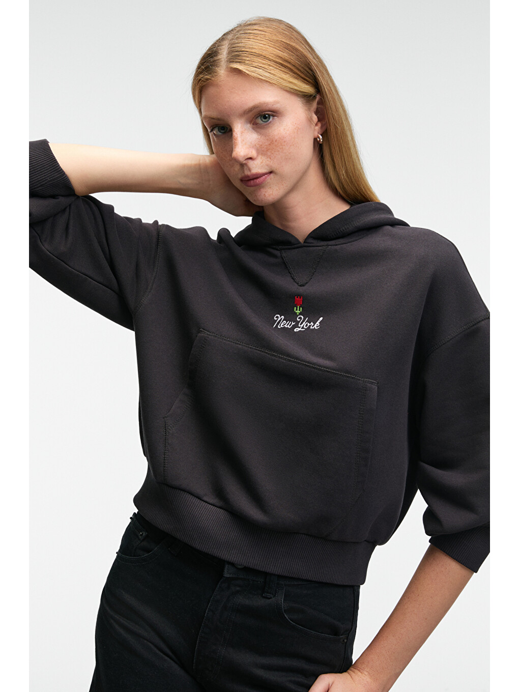 Isadora Kadın Kapüşonlu Nakış Detaylı Regular Fit Crop Antrasit Sweatshirt