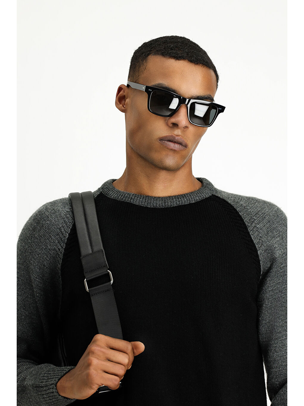 Siyah Bisiklet Yaka Regular Fit Dikişsiz Desenli Triko Kazak-2