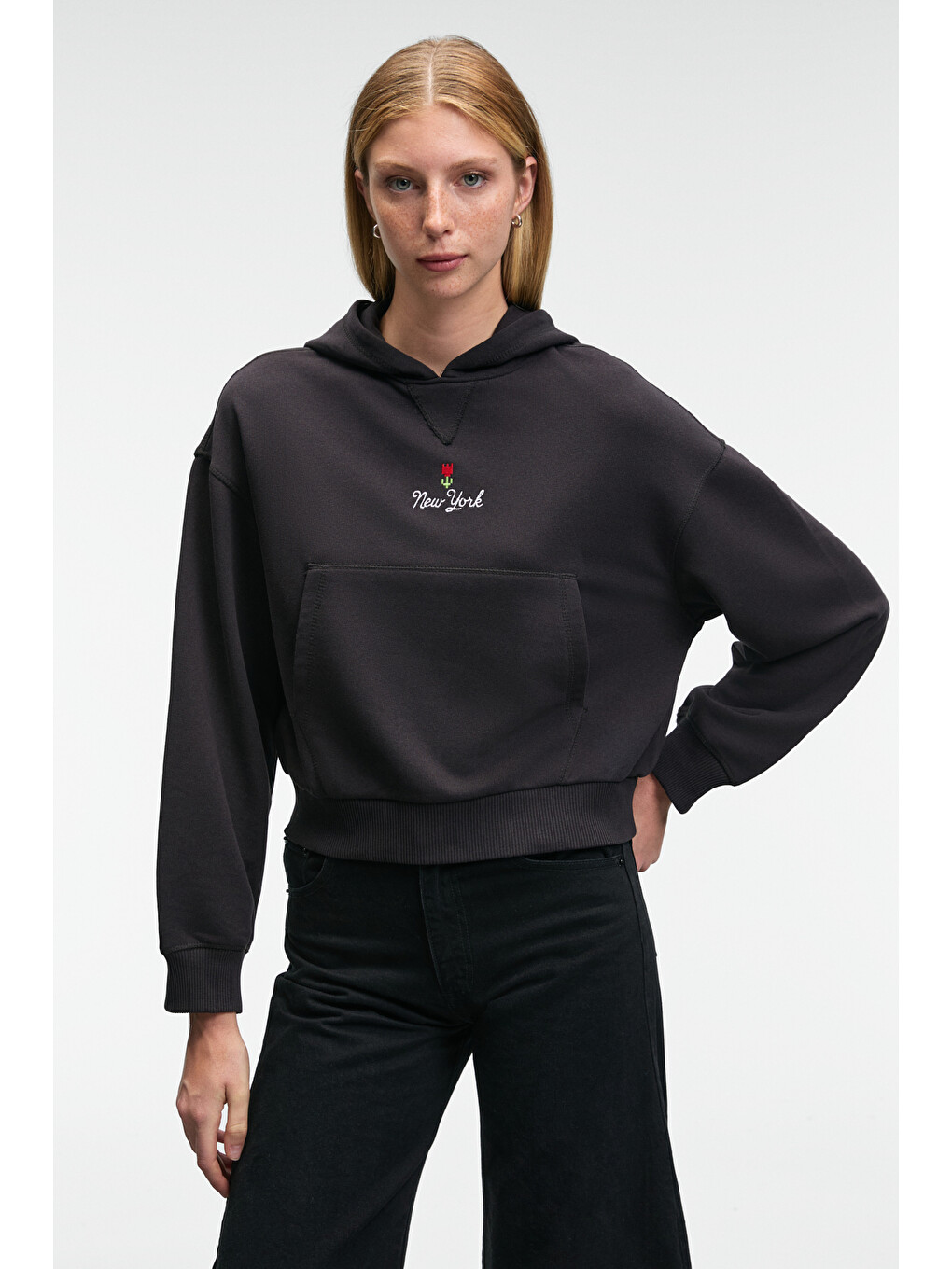 Isadora Kadın Kapüşonlu Nakış Detaylı Regular Fit Crop Antrasit Sweatshirt-1