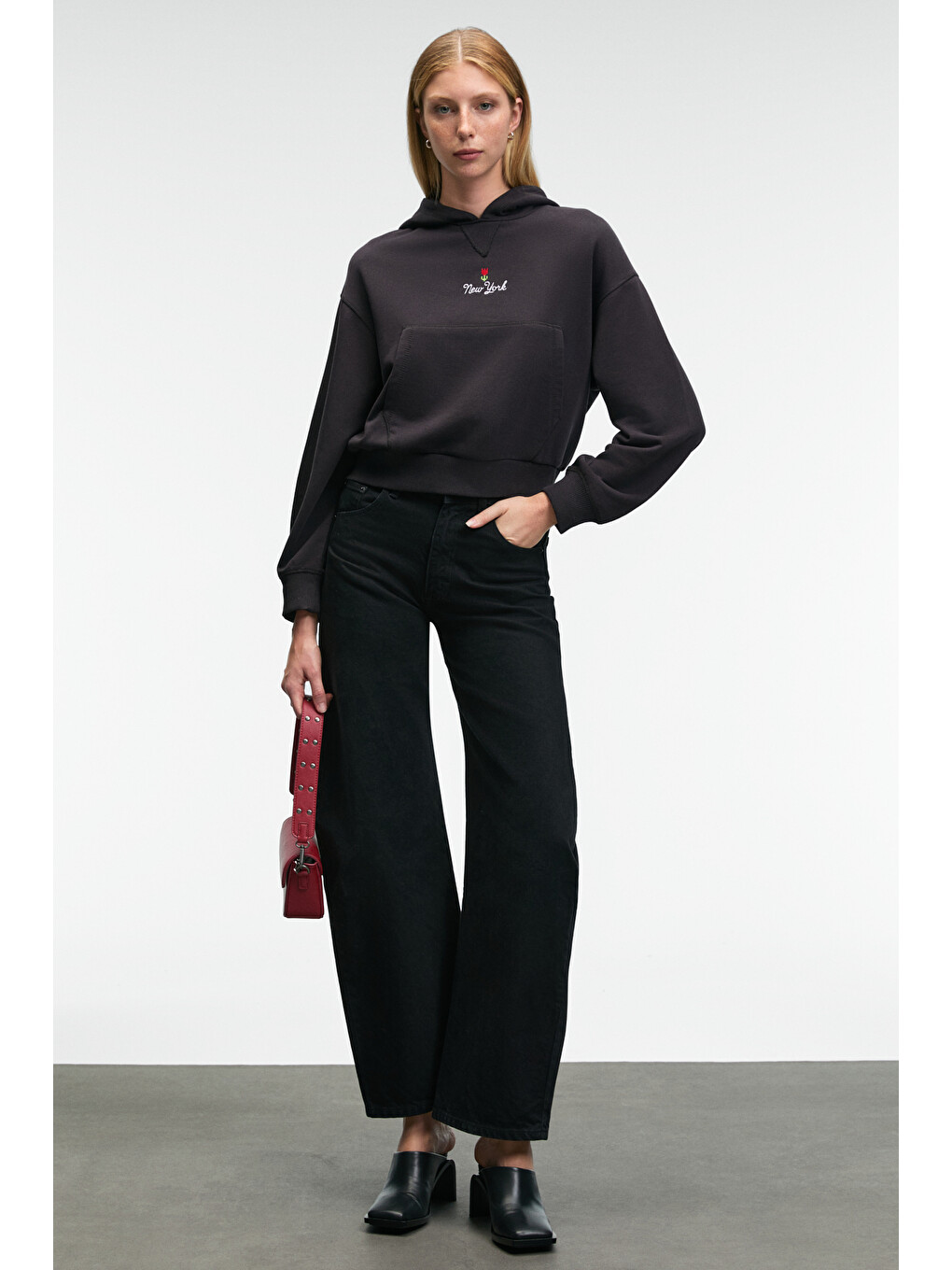 Isadora Kadın Kapüşonlu Nakış Detaylı Regular Fit Crop Antrasit Sweatshirt-2