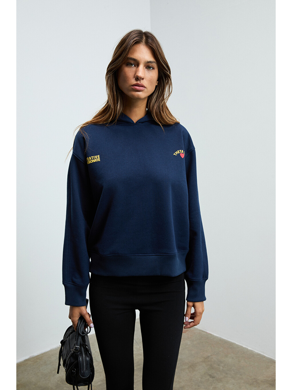 Isrop Kadın Yumuşak Kumaşlı Baskılı Kapüşonlu Lacivert Sweatshirt
