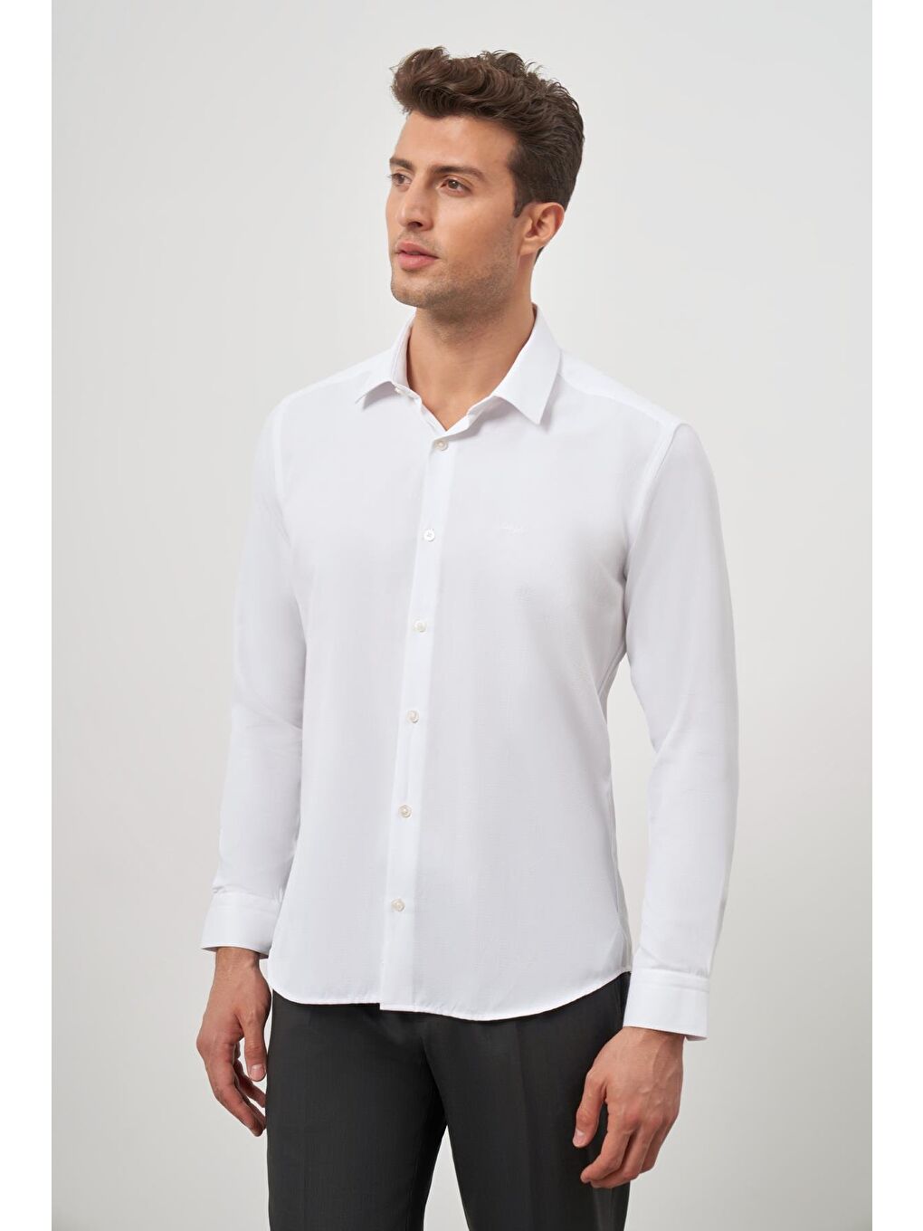 Beyaz Uzun Kol Kendinden Desenli Armürlü 032 Sert Yaka Classic Slim Fit Gömlek 1004245152