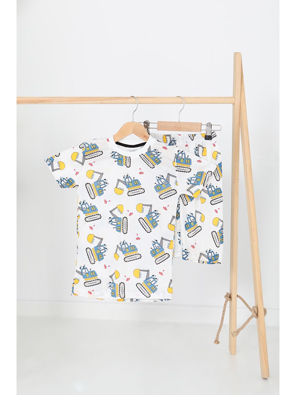 Erkek Çocuk Beyaz Desenli Şortlu Takım - 27165