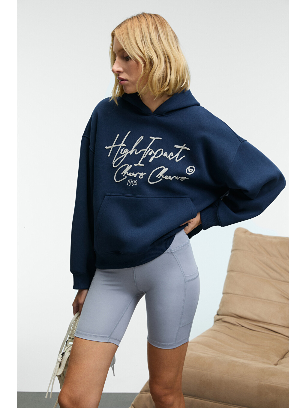 Kıkres Kadın Kapüşonlu Nakış Detaylı Oversize Lacivert Sweatshirt