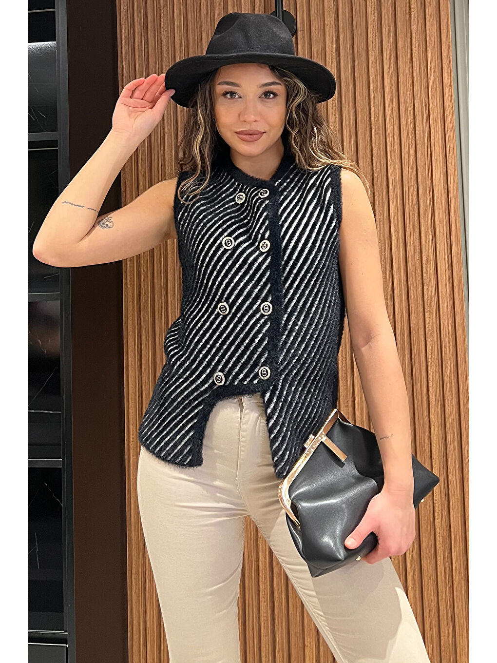 Siyah Kadın  İplik Sakallı Triko Yelek