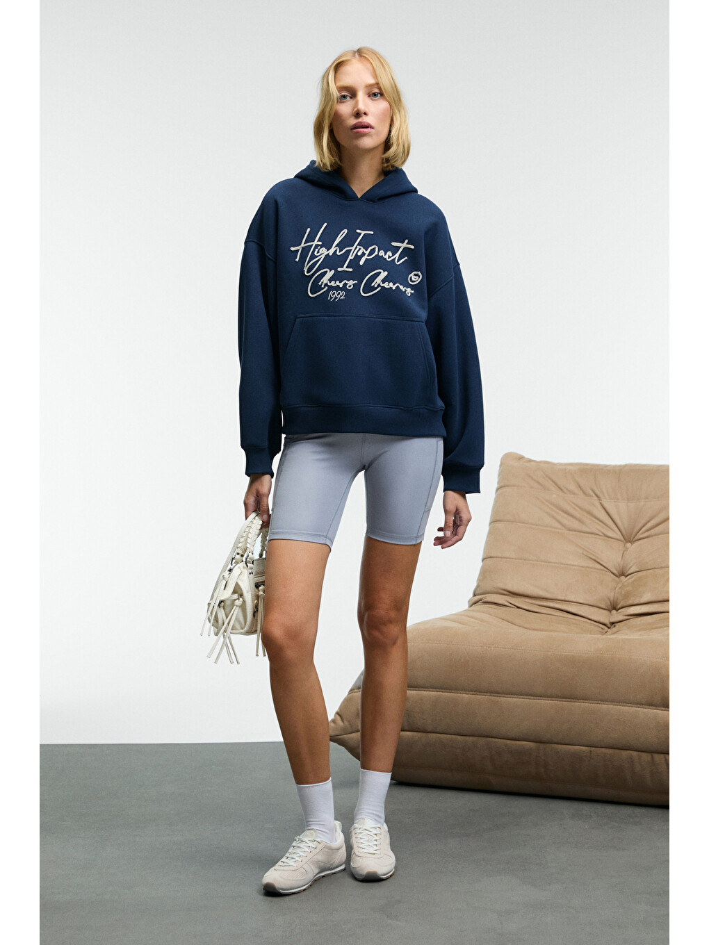 Kıkres Kadın Kapüşonlu Nakış Detaylı Oversize Lacivert Sweatshirt-2