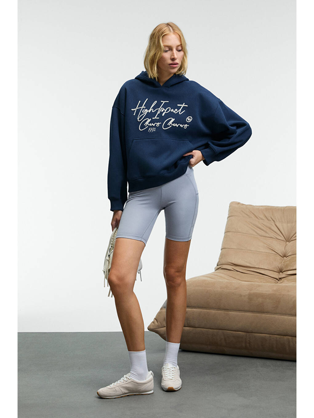 Kıkres Kadın Kapüşonlu Nakış Detaylı Oversize Lacivert Sweatshirt-3