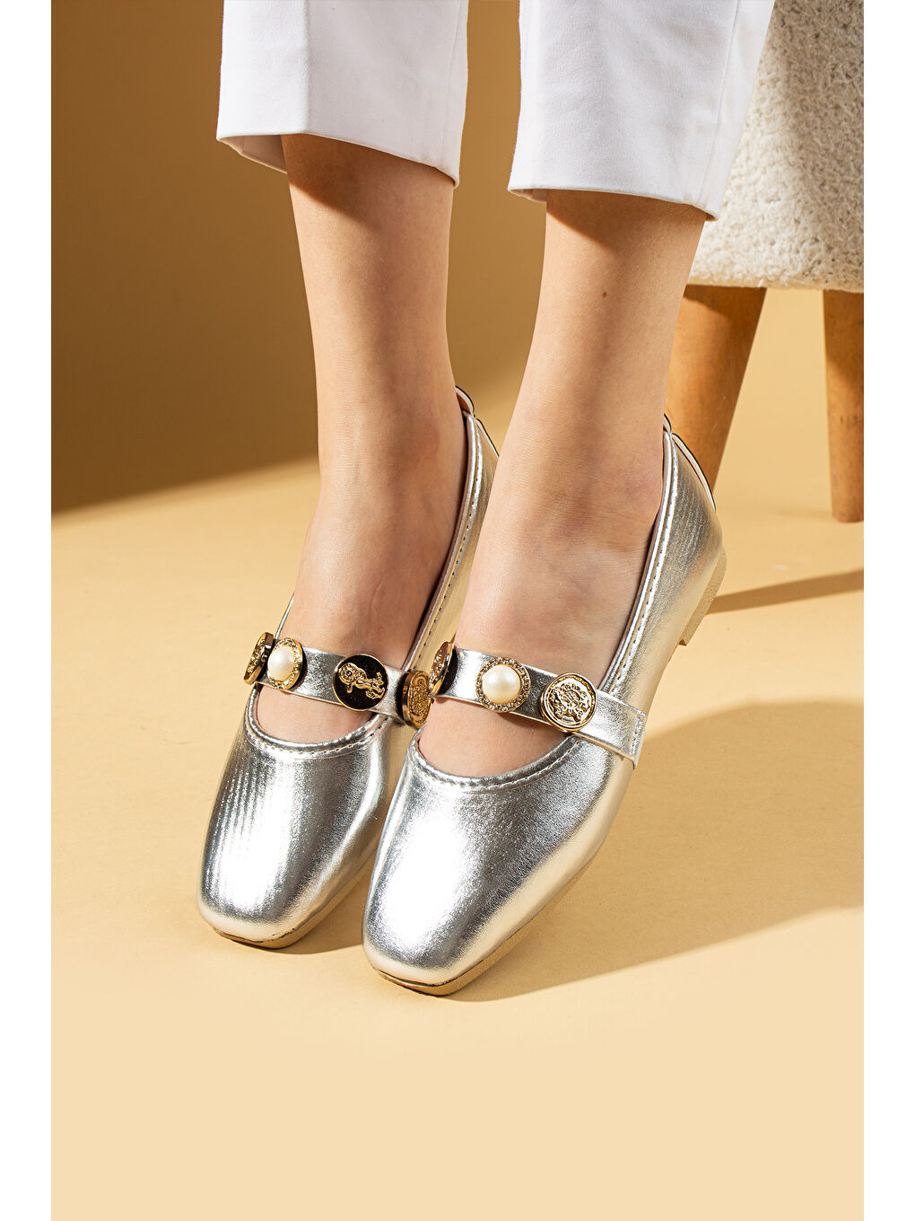 Gri İnci Detaylı Tek Bantlı Rahat Taban Kadın Babet 81-160-25