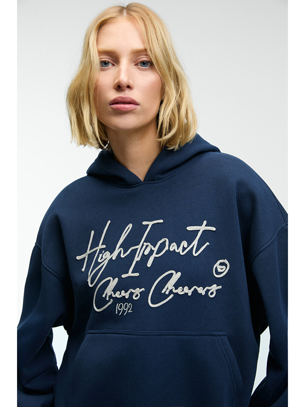 Kıkres Kadın Kapüşonlu Nakış Detaylı Oversize Lacivert Sweatshirt-4