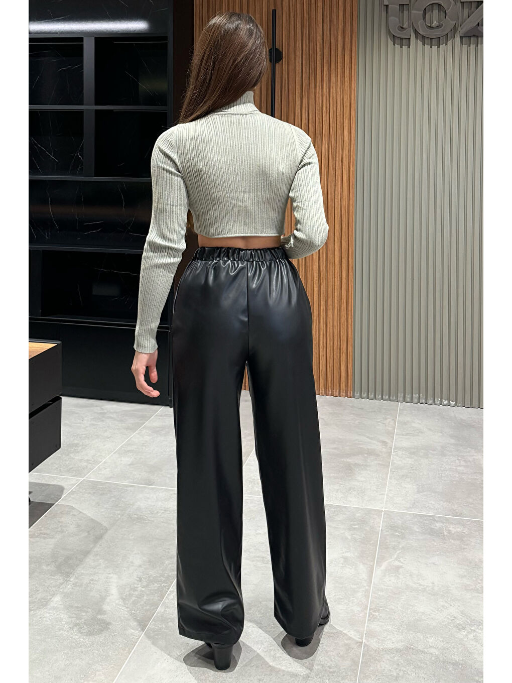 Siyah Kadın Bel Lastikli Suni Deri Pantolon-3