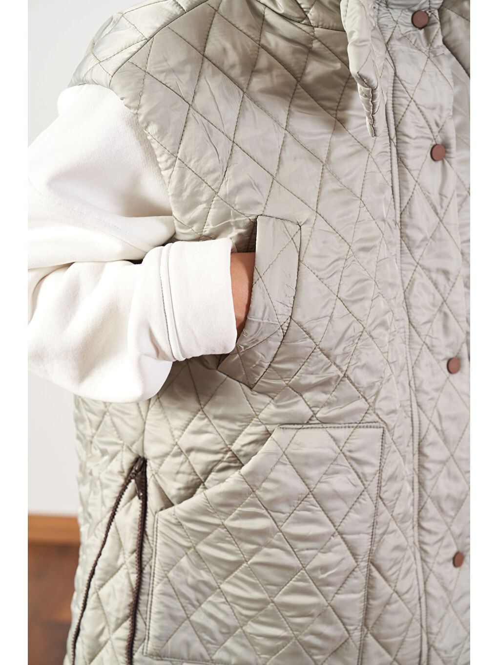 Yeşil Geniş Kalıp Kapitone Şişme Kadın Yelek Çağla-7