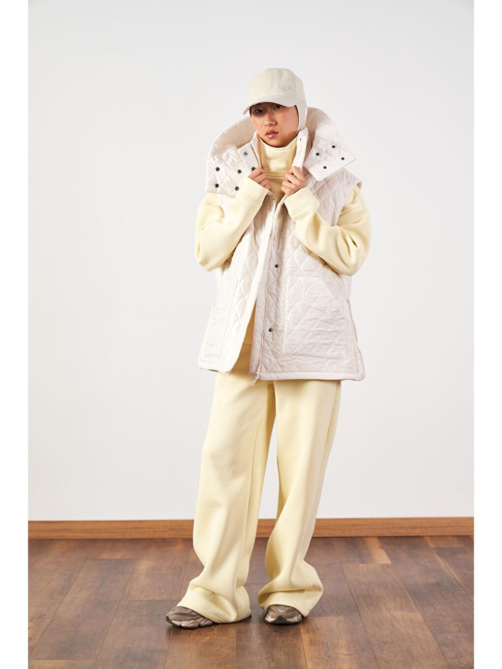 Geniş Kalıp Kapitone Şişme Kadın Yelek Ekru