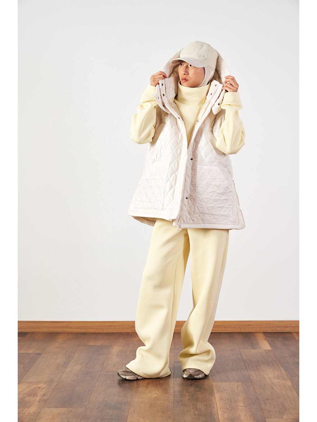 Geniş Kalıp Kapitone Şişme Kadın Yelek Ekru-2