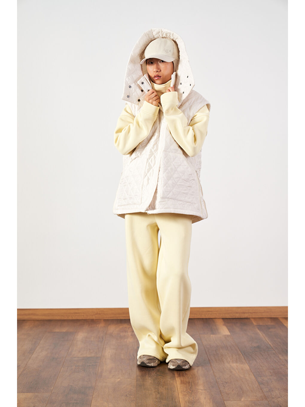 Geniş Kalıp Kapitone Şişme Kadın Yelek Ekru-3