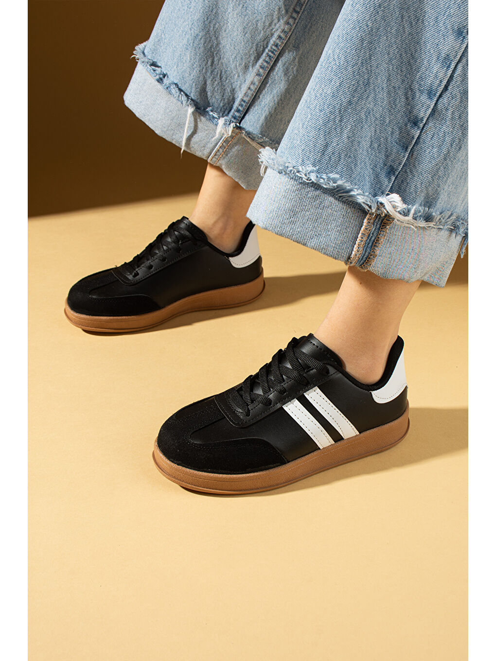 Siyah Rahat Taban Bağcıklı Kadın Sneaker 001-7001-25