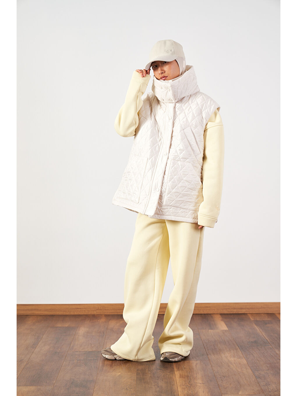 Geniş Kalıp Kapitone Şişme Kadın Yelek Ekru-4