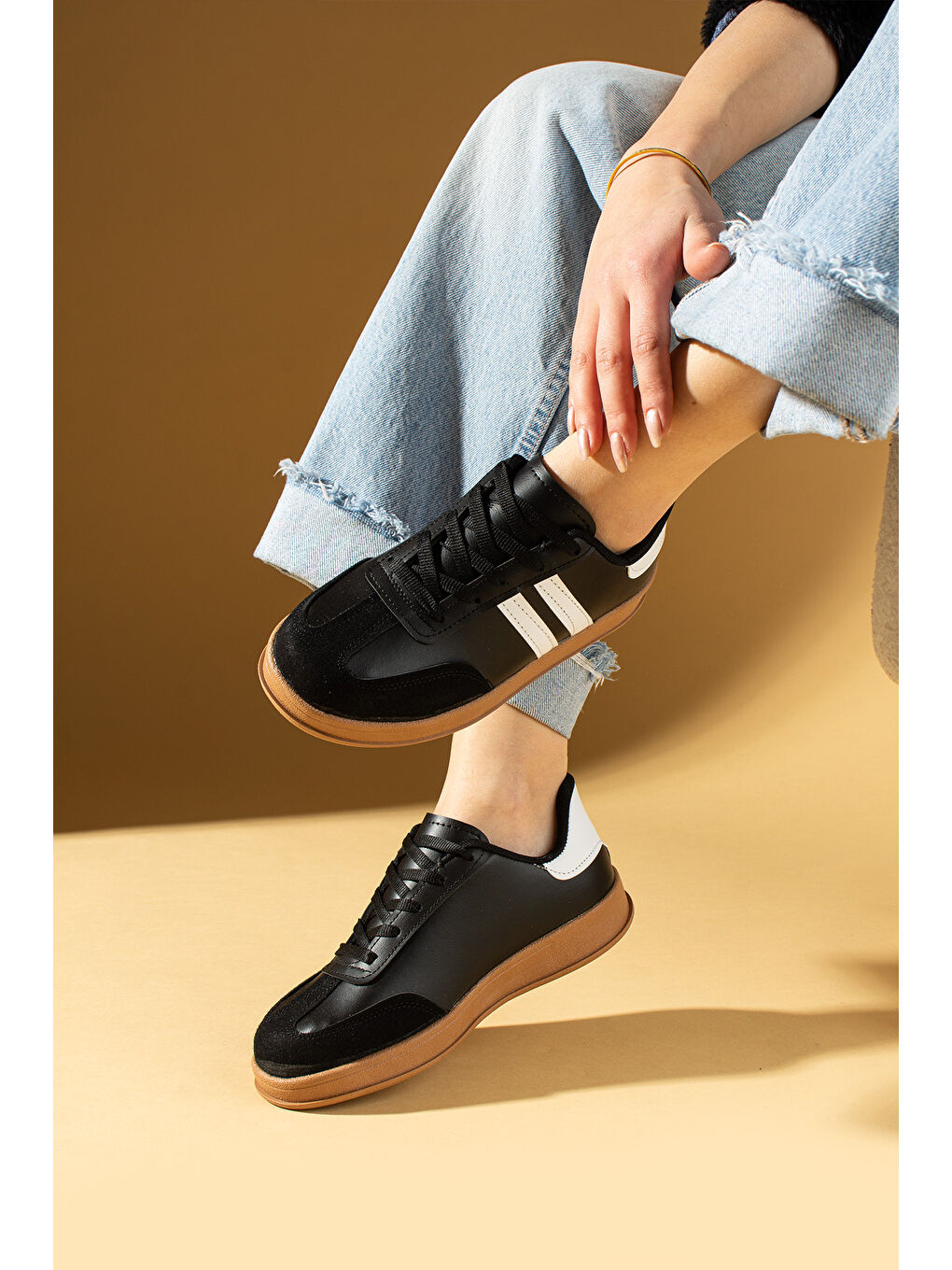 Siyah Rahat Taban Bağcıklı Kadın Sneaker 001-7001-25-1