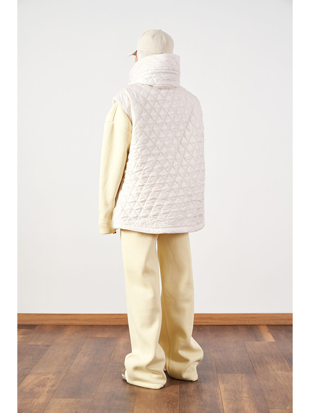 Geniş Kalıp Kapitone Şişme Kadın Yelek Ekru-5